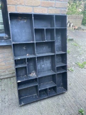 Buiten opbergkast met vakken