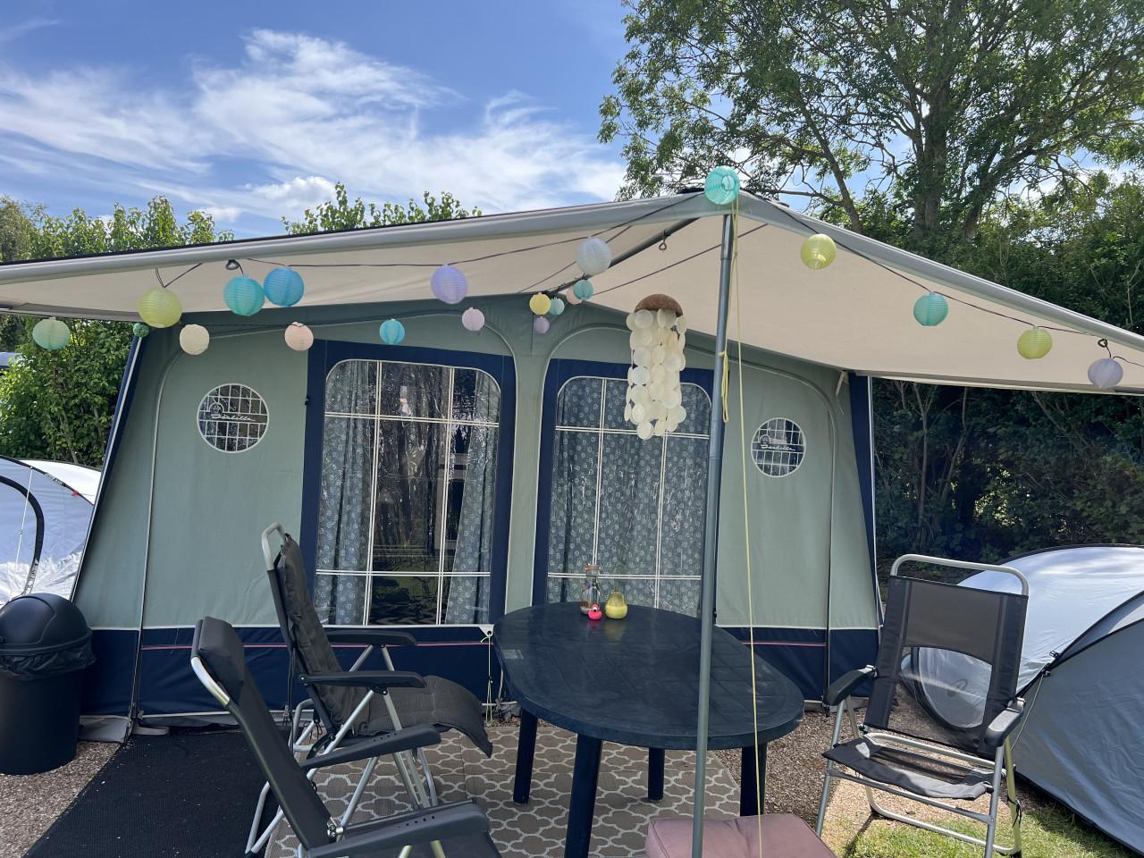 Prachtige complete Chateau Chiara caravan