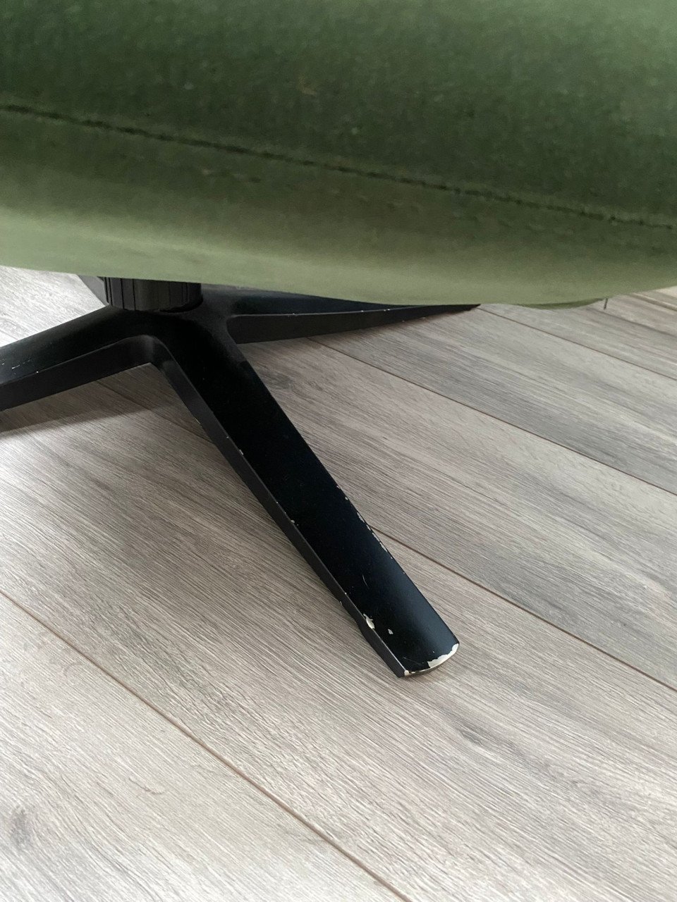 Leunstoel met poef gratis af te halen