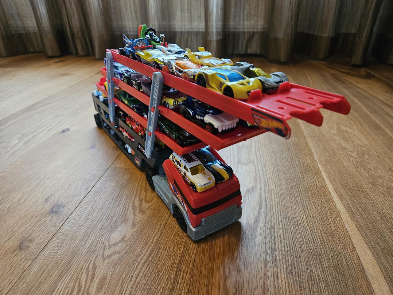 Hot Wheels Mega Truck oplegger (z.g.a.n.)