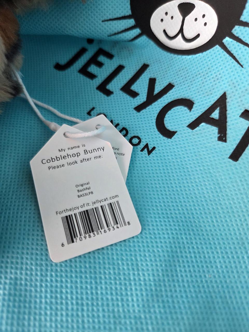 Bashful Bunny Cobblehop met Jellycat labels