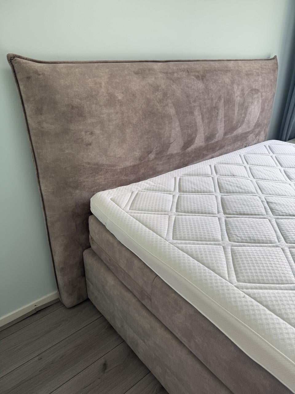 Luxe Liver Breeze Boxspring (160x200) + Karlsson donzen dekbed- nieuwstaat