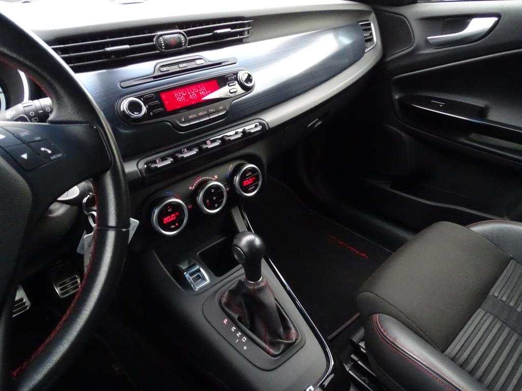 Alfa Romeo Giulietta 1.4 t distinctive 170pk automaat | bluetooth