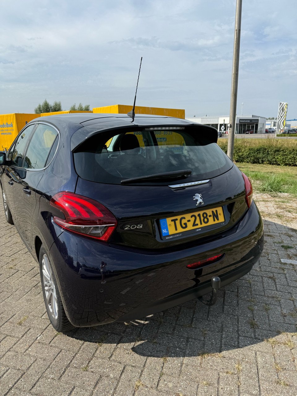 Peugeot 208 - 1.2 pure tech blue lease executive