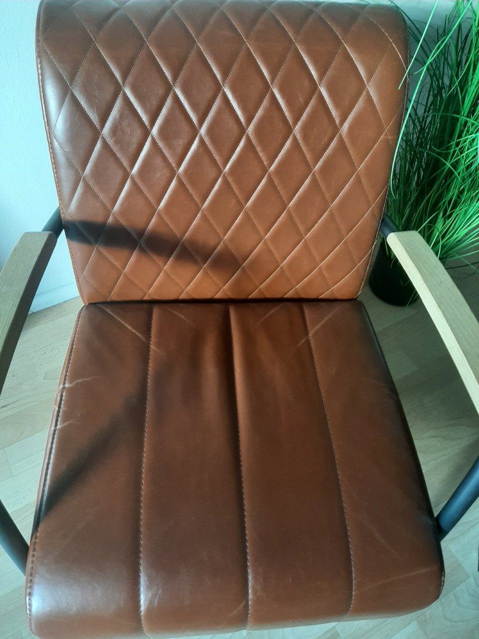 2 lounge stoelen, kleur bruin, merk RV design