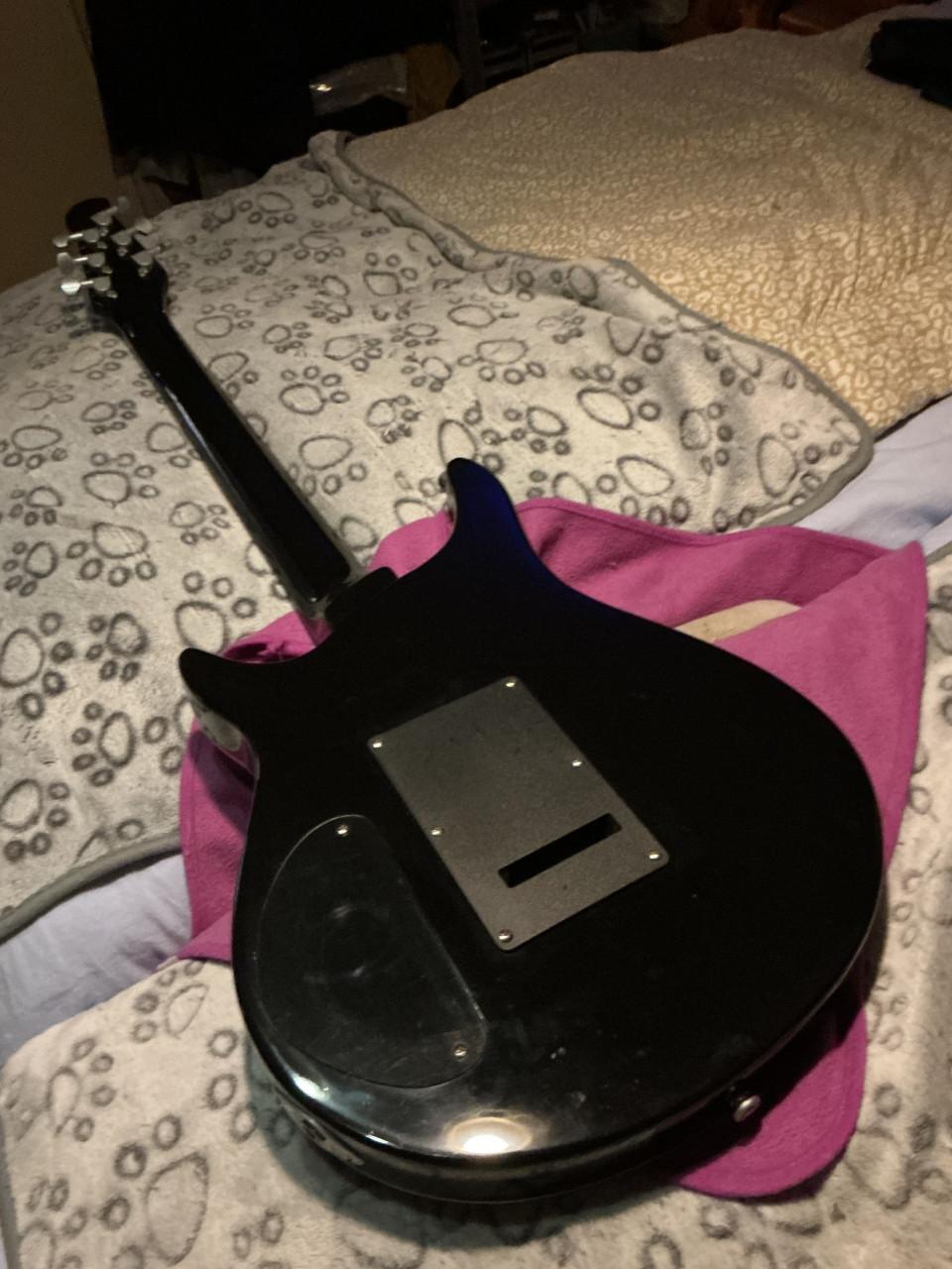 Resonance gitaar (zeldzaam) ongeveer 25 jaar oud (nog in nieuwstaat)