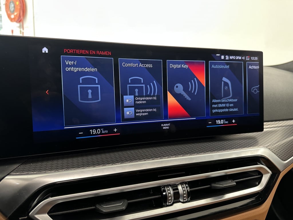 BMW 3-serie touring 330e xdrive m-sport | panoramadak | cognac | head-up-di
