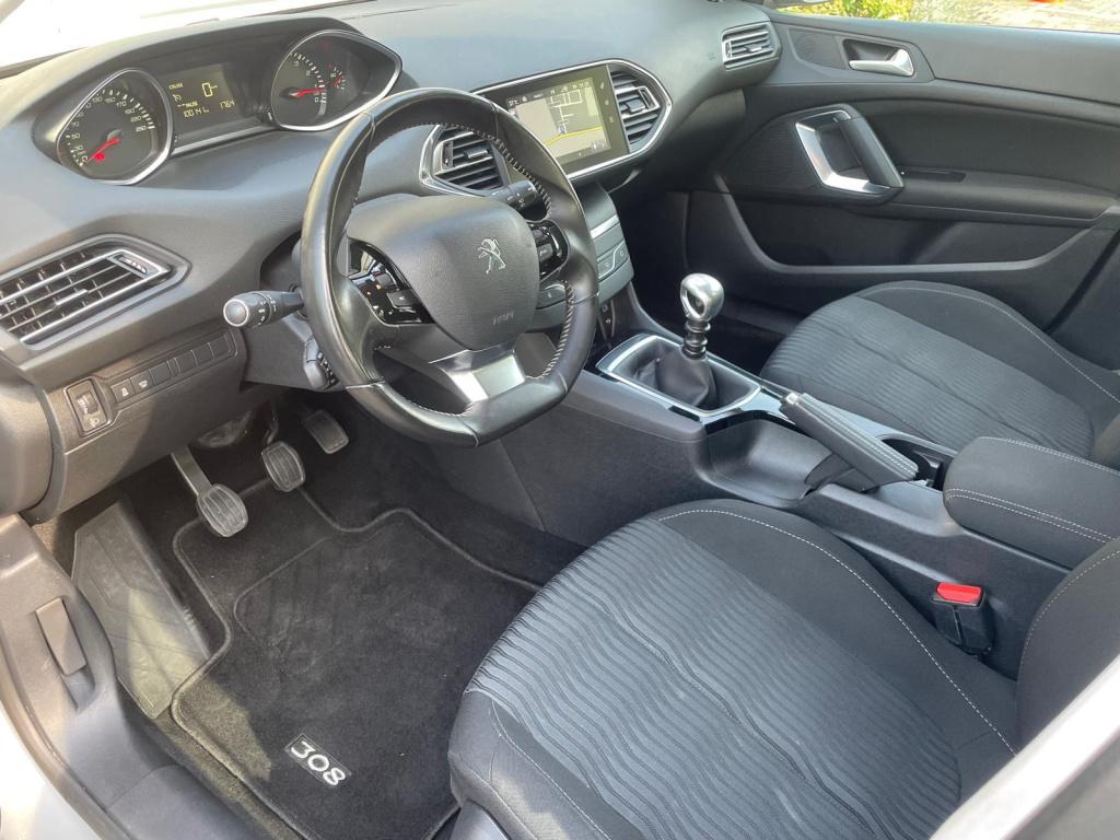 Peugeot 308 1.2 puretech blue lease premium