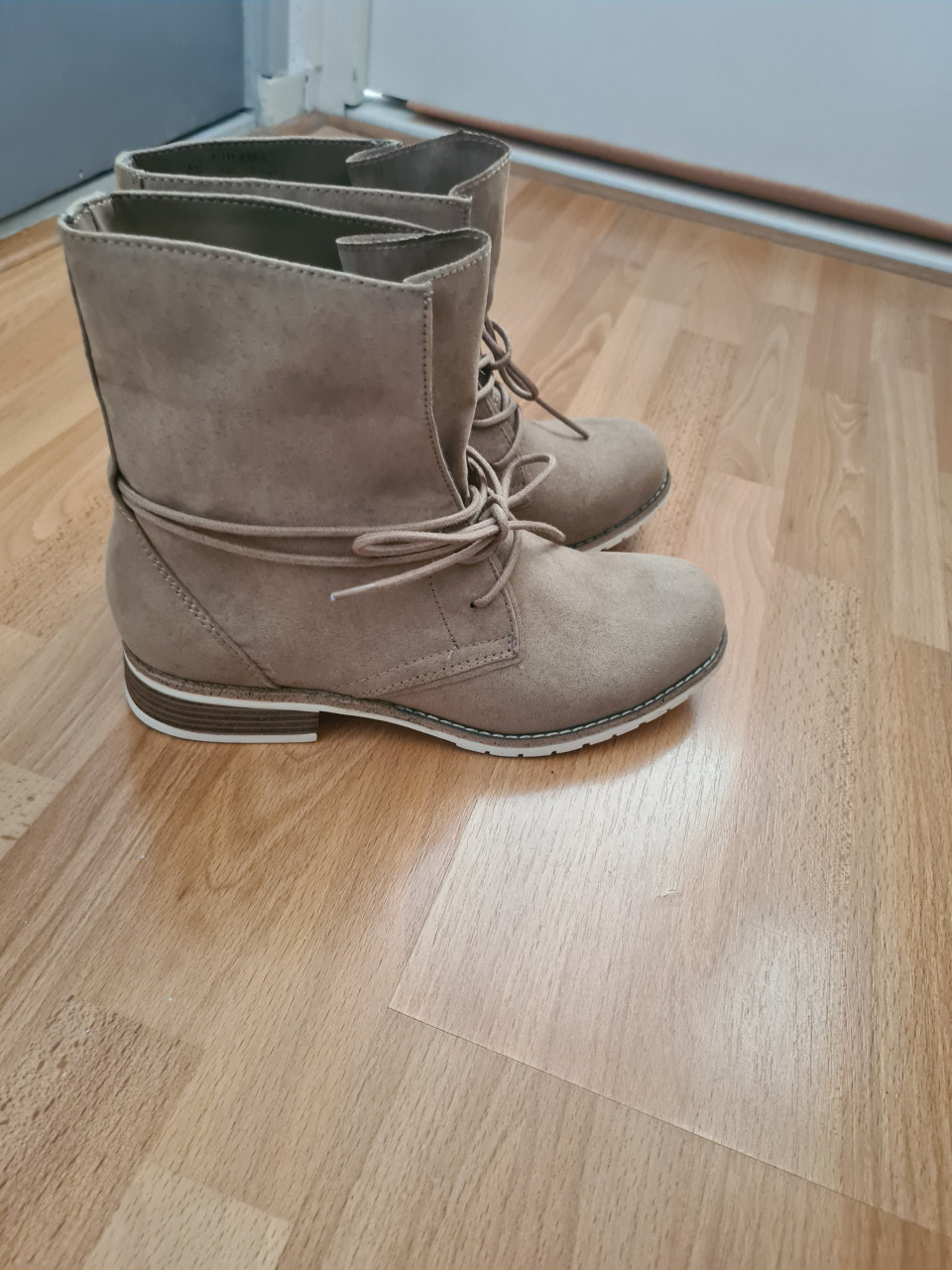 Laarsjes maat 39 Nieuw!