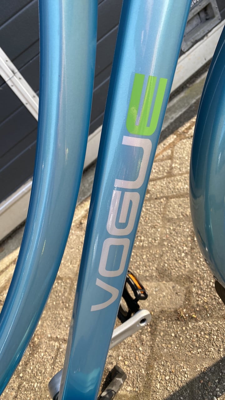 Schitterende school/ transportfiets Vogue cortina elite met krat 2 mdn oud