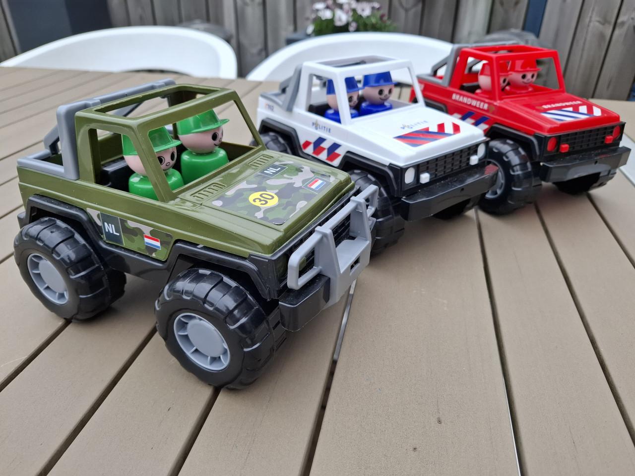 3 nieuwe jeeps, brandweer, politie en leger