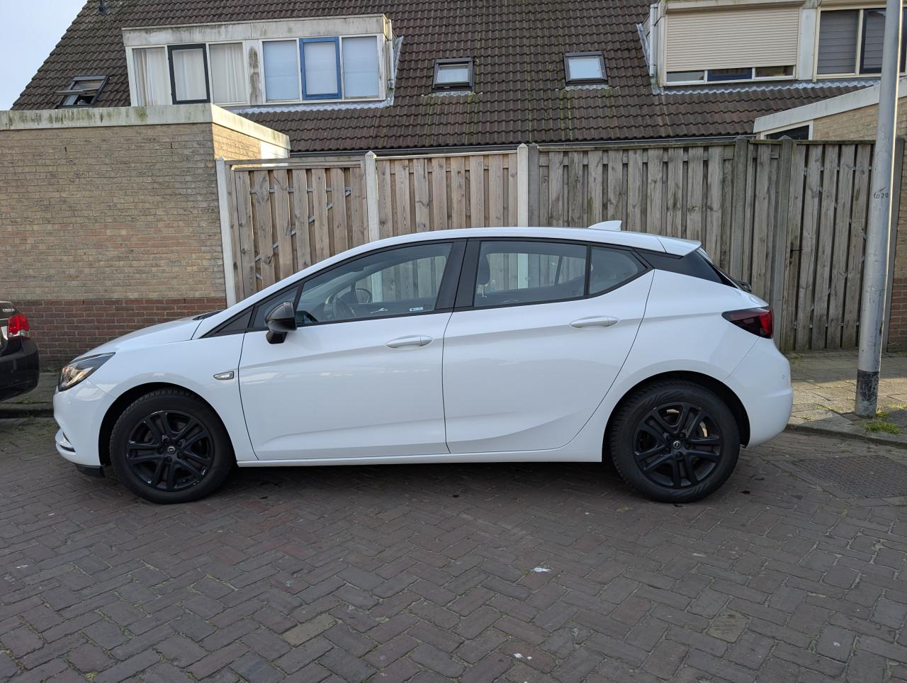 Opel Astra 1.6 Cdti 81KW 5D 2017 Wit met trekhaak