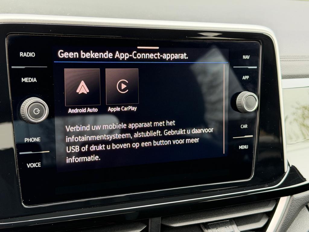 Volkswagen T-roc 1.5 tsi 150pk dsg r-line | trekhaak | camera | keyless | e