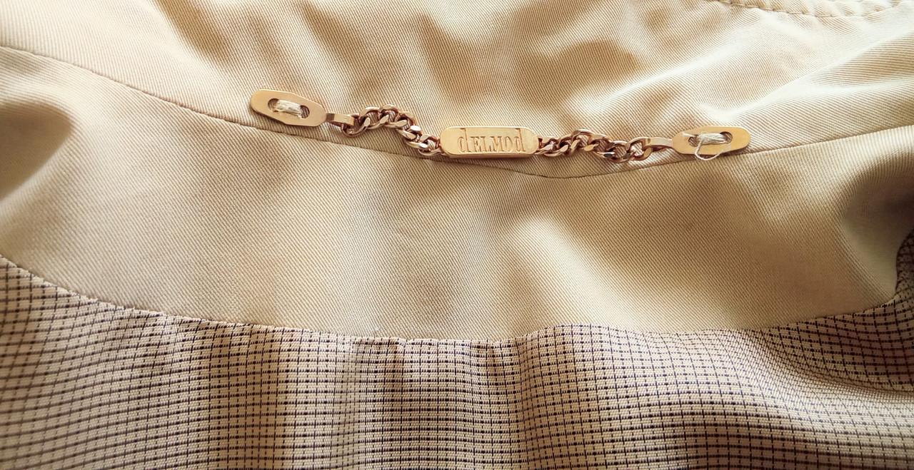 Prachtige beige, crème damesjas merk Delmod maat 42 -44