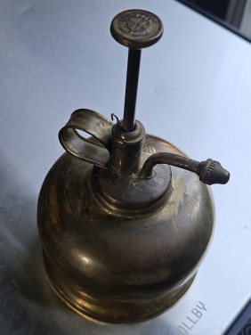 Leuk vintage messing olie of plantenspuit gemerkt PALM trade mark...