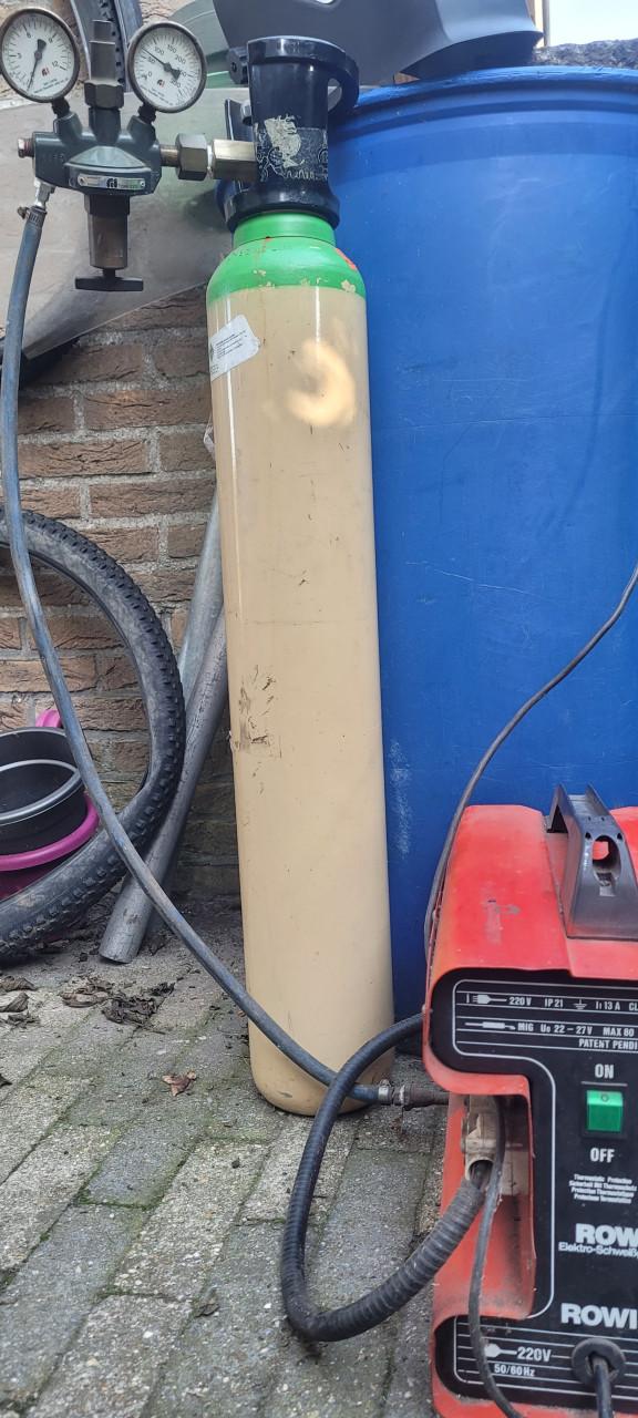 Lasapparaat mig co2 met gasfles en laskap