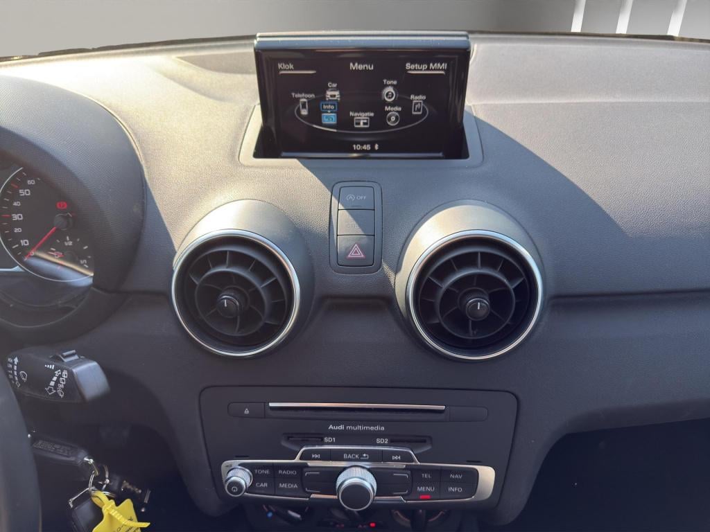 Audi A1 Sportback 1.0 tfsi s-line exterieur 5drs | navigatie | 17"| airco |