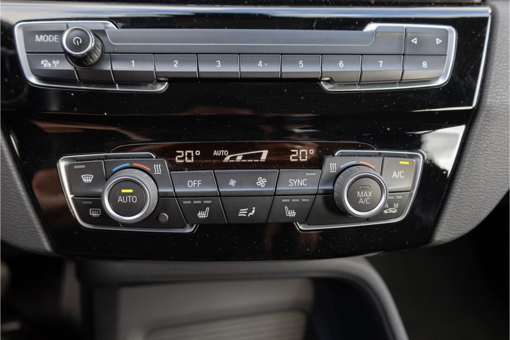 BMW X1 xdrive25e ✅trekhaak✅nav✅cc