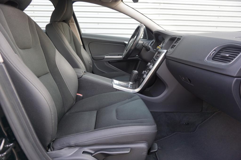 Volvo S60 1.6 t4 momentum automaat - climate / navi / cruise / parkeers. / 