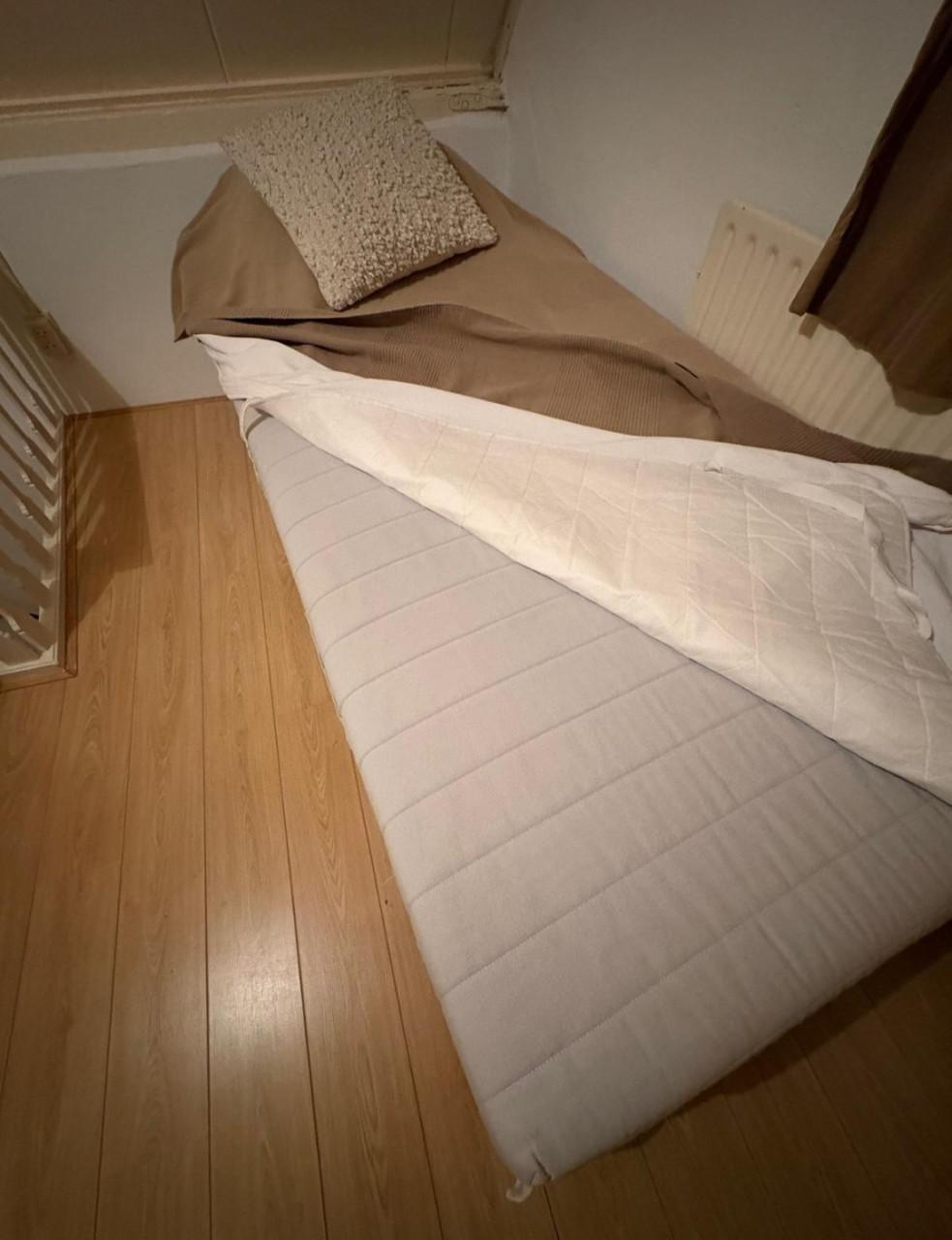 Zeer nette en weinig gebruikte boxspring bedden