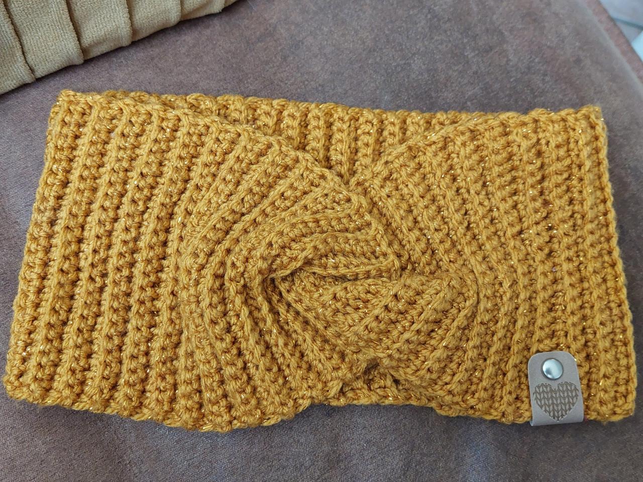 Nieuwe lekker warme okergele handmade sjaal & haarband