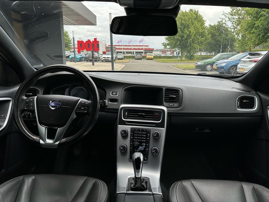 Volvo V60 2.0 t3 summum // 66.000km // dealeronderhouden //