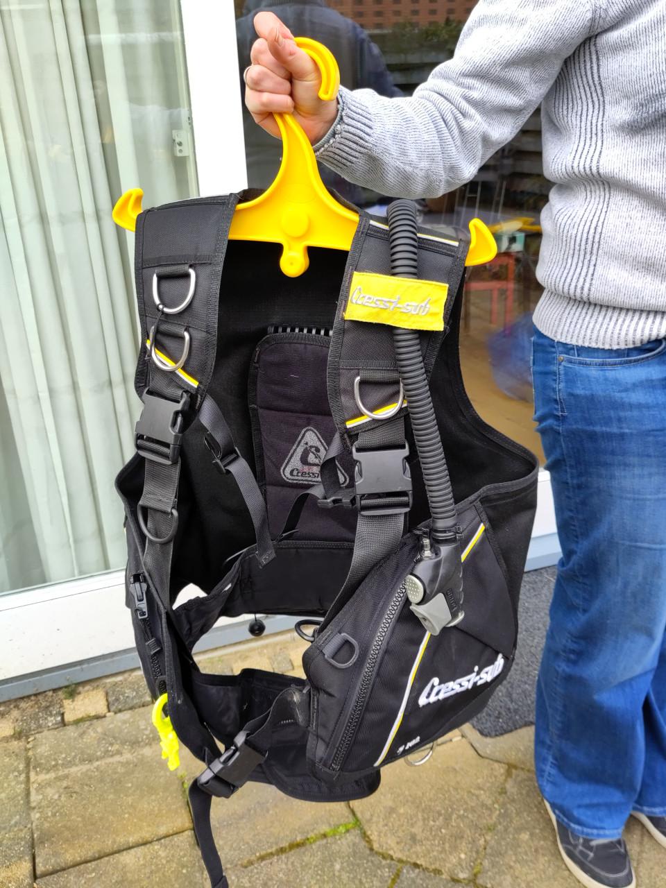 Duikset te koop: fles (gekeurd), Cressi jacket en Scubapro ademautomaat