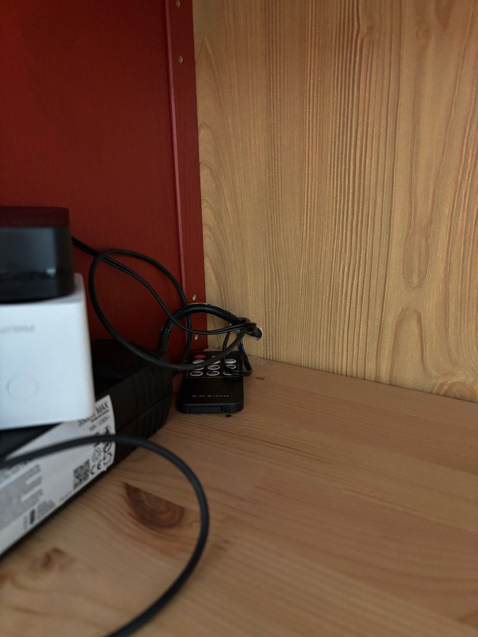 HEMNES Ikea Buffetkast / Vitrinekast / Speelgoedkast rood