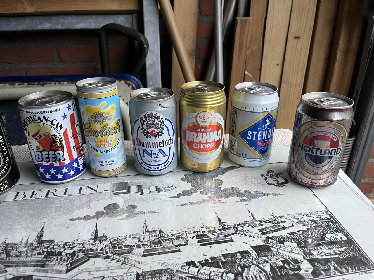 Volle bierflesjes en blikjes