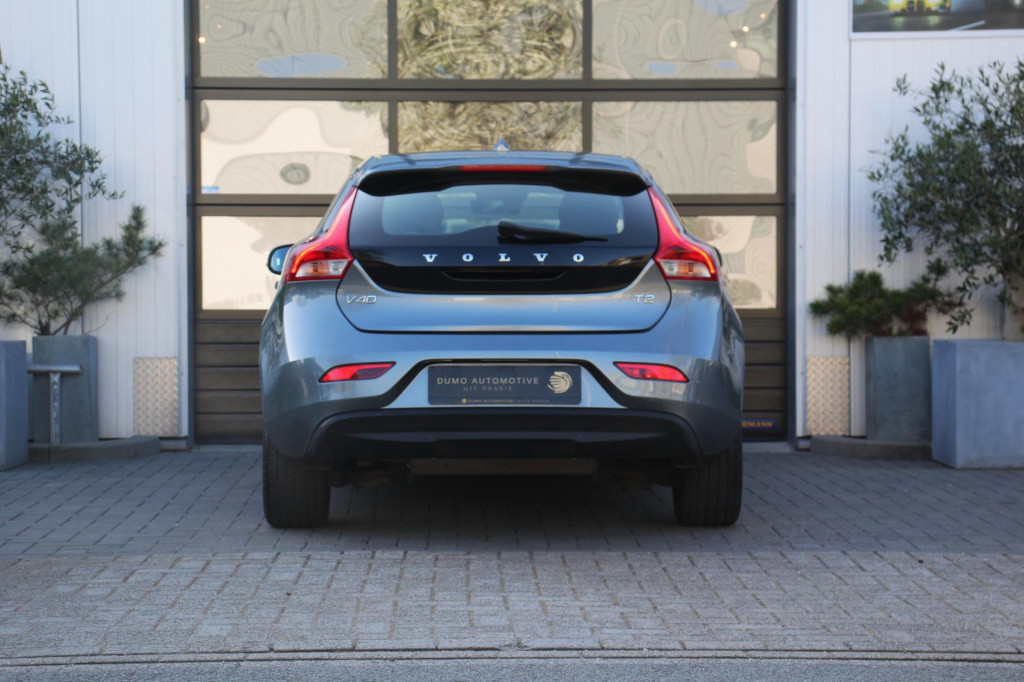 Volvo V40 1.5 t2 momentum automaat - pdc rondom + camera - full led - navi 