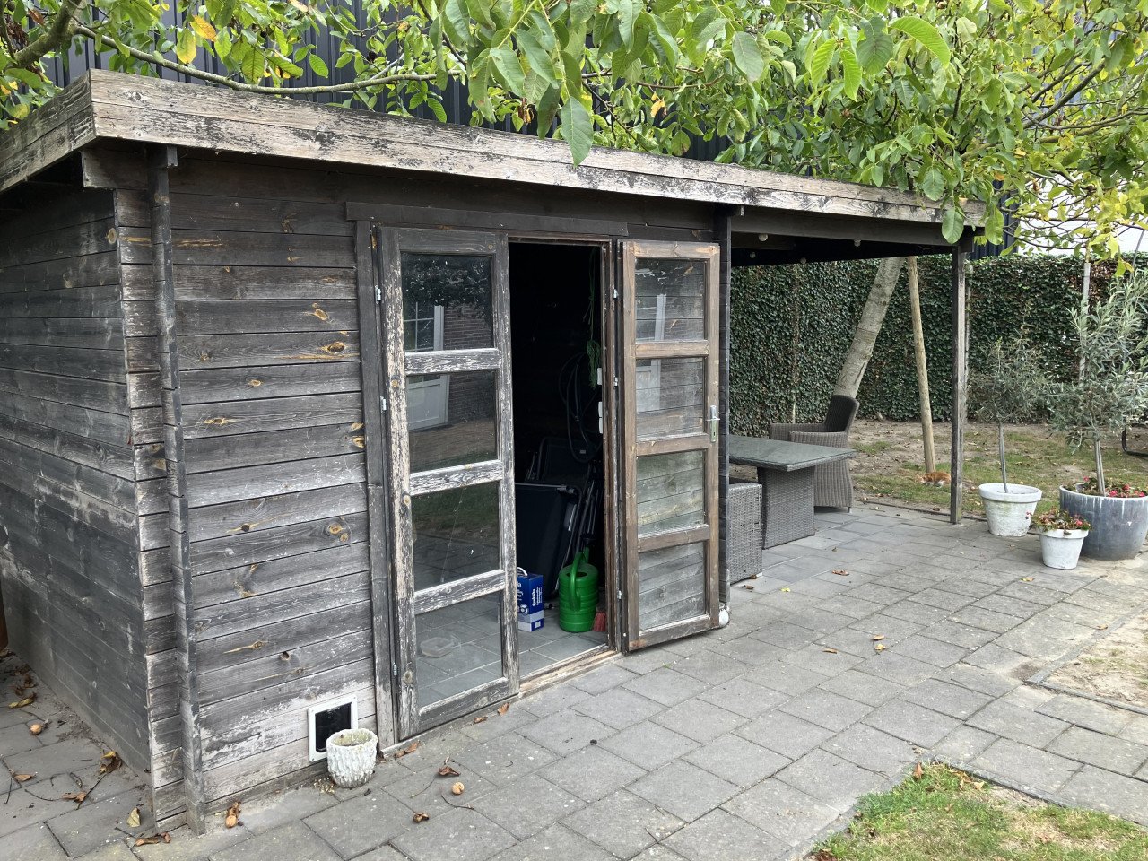 Tuinhuis met overkapping