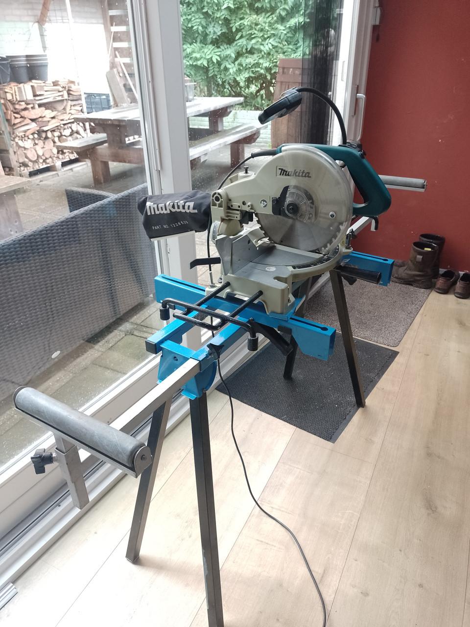 Makita Afkortzaag met onderstel