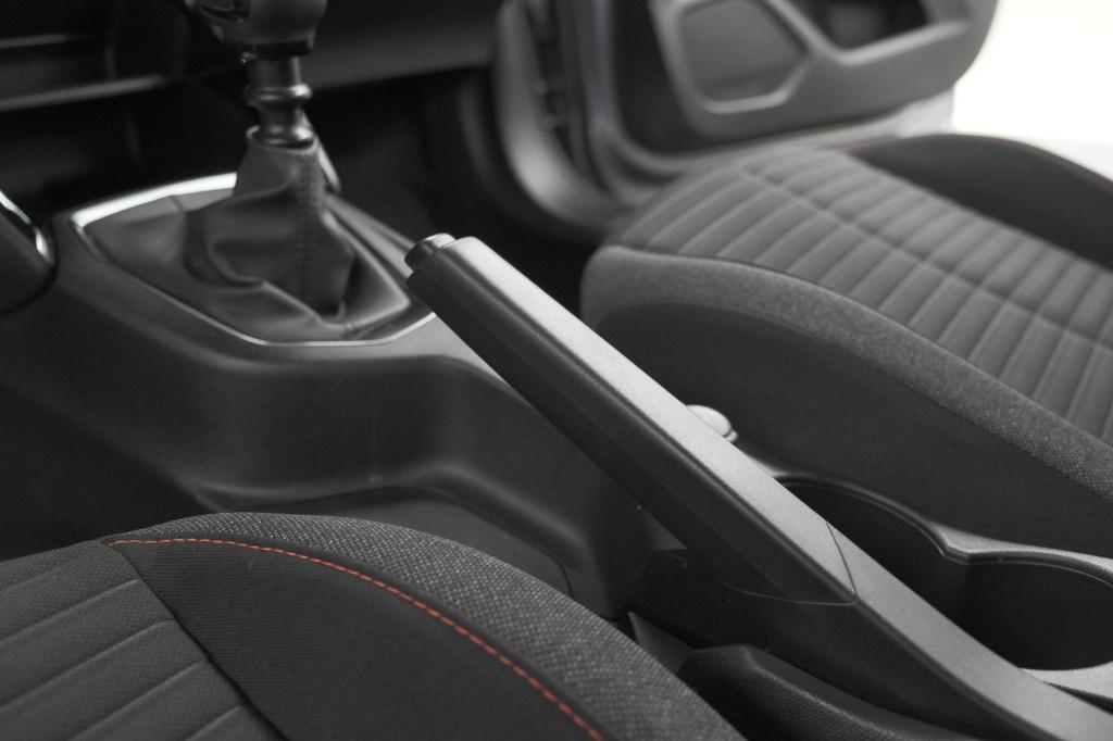 Peugeot 2008 puretech 100 active pack | allseason banden | parkeersensoren 