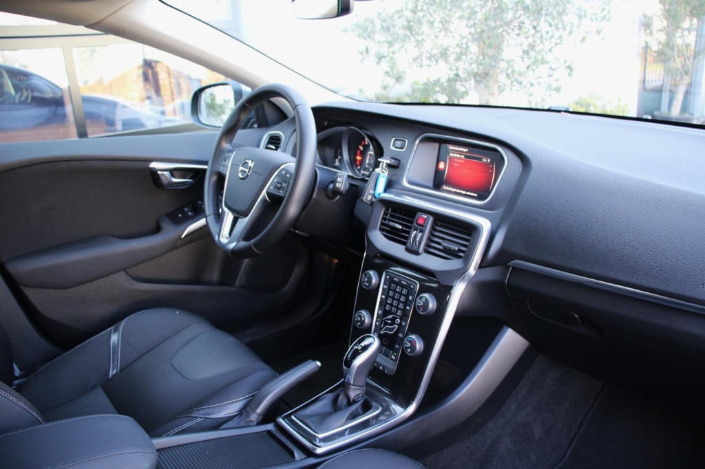 Volvo V40 1.5 t2 momentum automaat - pdc rondom + camera - full led - navi 