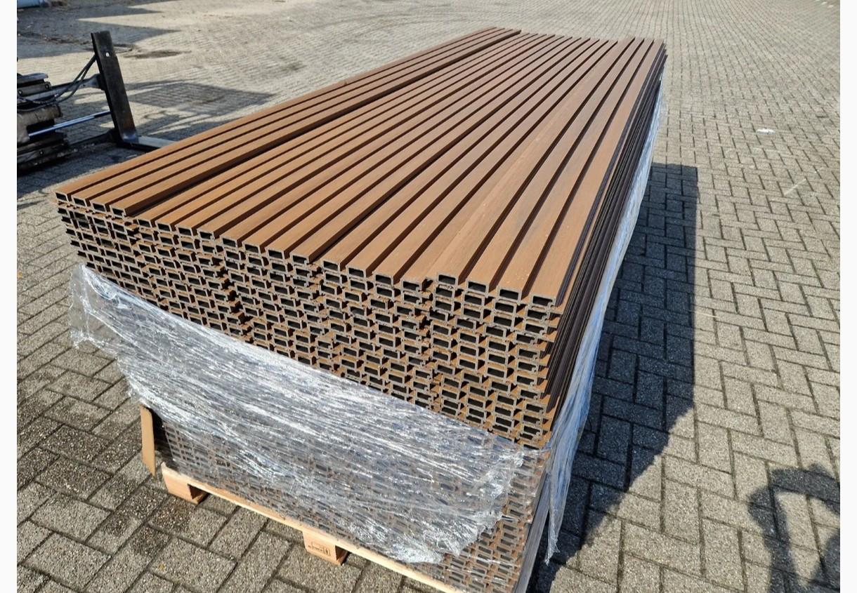 Composiet gevelbekleding Teak 290 cm, 150 panelen, 30 euro per stuk