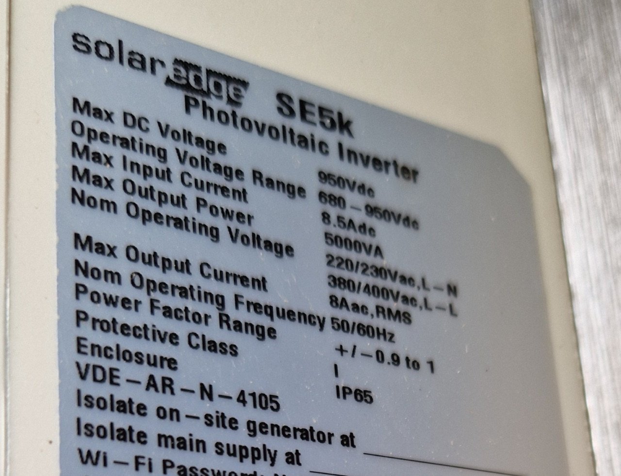 COMPLETE SET van 14 ZONNEPANELEN + OMVORMER + OPTIMIZERS + MONTAGESYSTEEM
