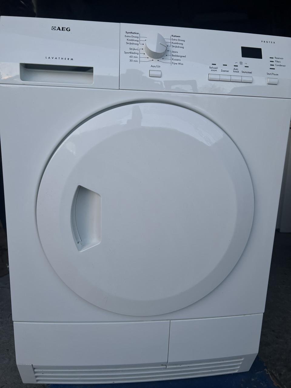 AEG Vrijstaande condens droger 7 kg inhoud, schoon en netjes