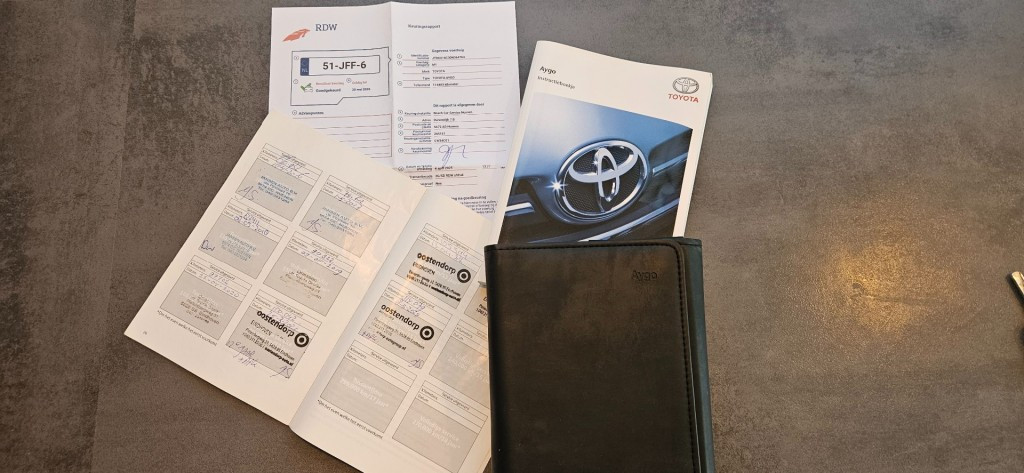 Toyota Aygo 1.0-12v 5drs comfort navigator / nl auto / nap