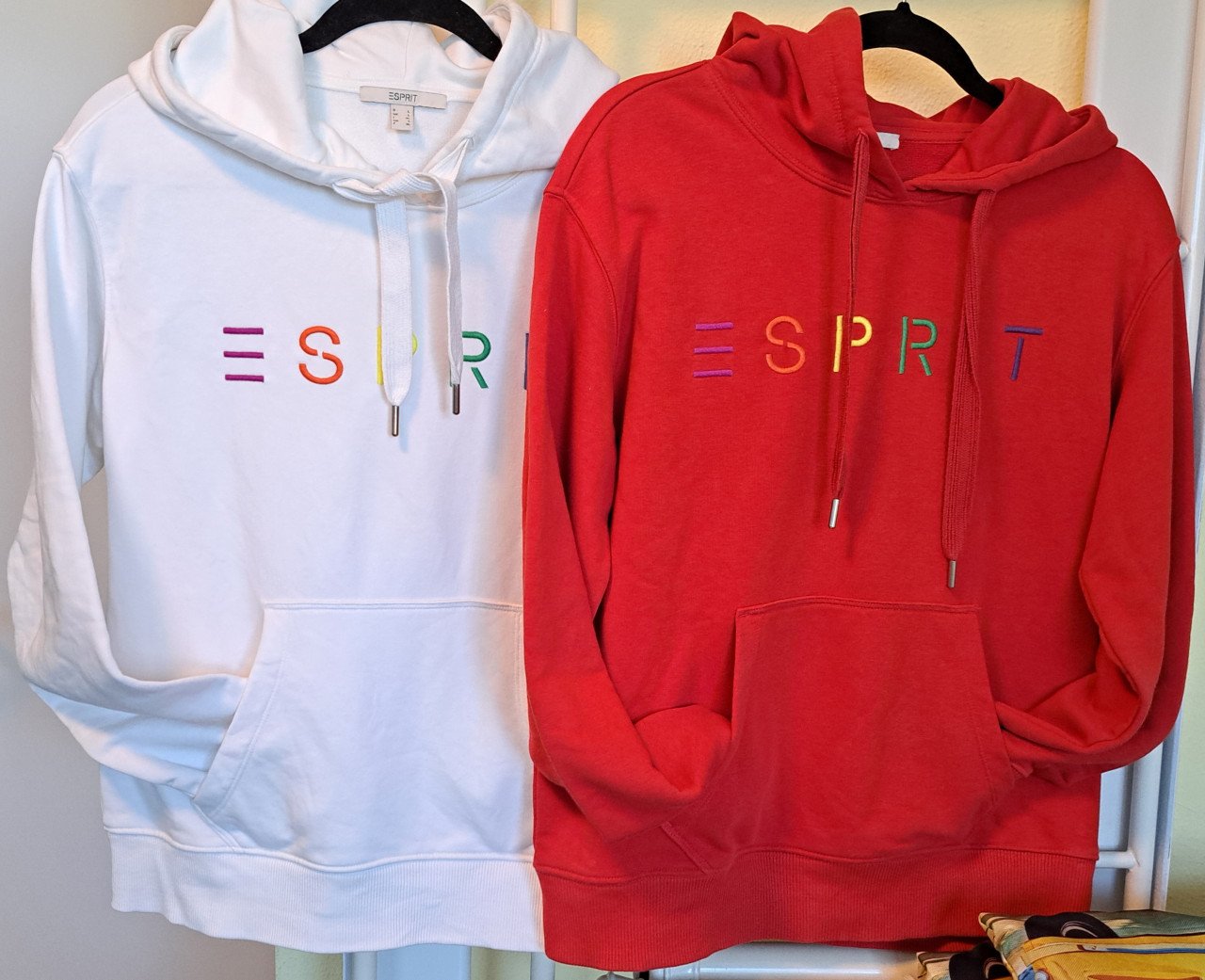 2 x Esprit Hoodie met geborduurd logo wit/rood