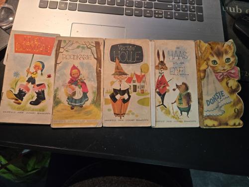 6 stuks Radion sprookjesboekjes uit 1959.