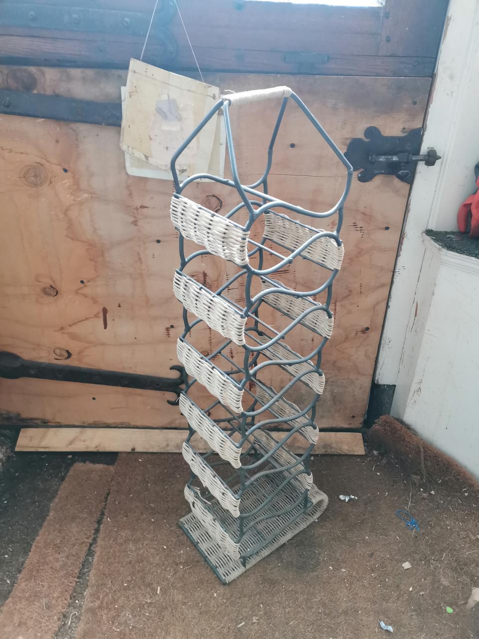Apart, brocante wijnflessen rek