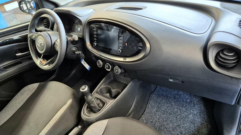 Toyota Aygo x 1.0 vvt-i mt play | camera | lane assist | acc | 17 inch | ai