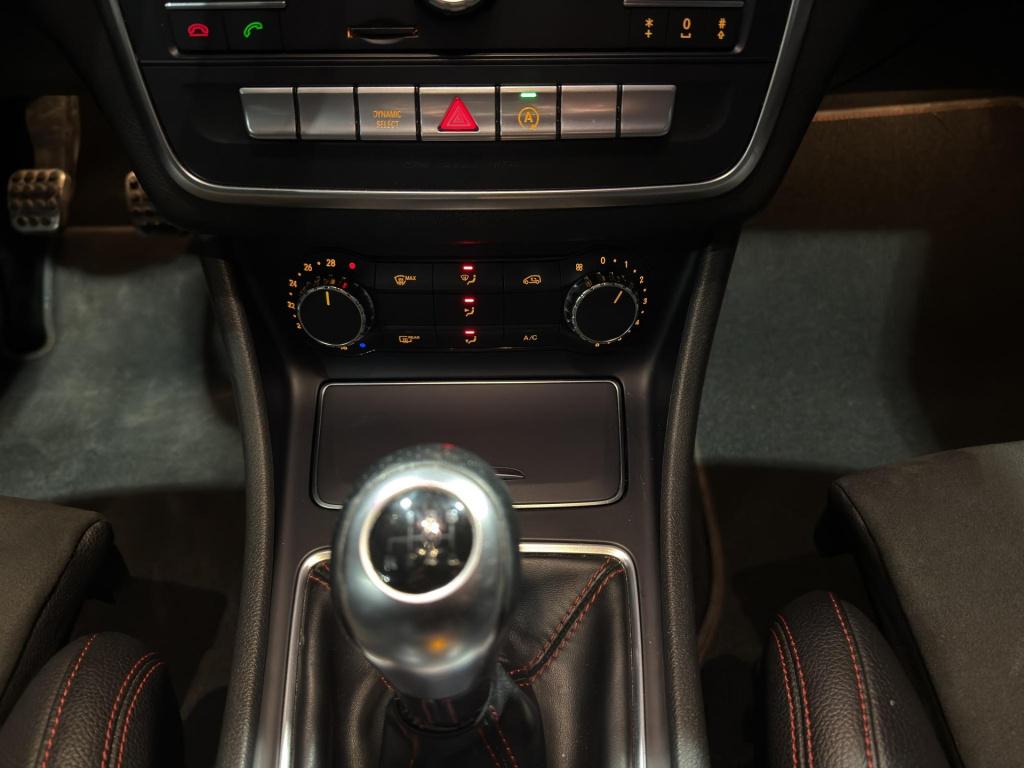 Mercedes-Benz Cla 180 amg night edition plus | camera | 18"| sportstoelen |