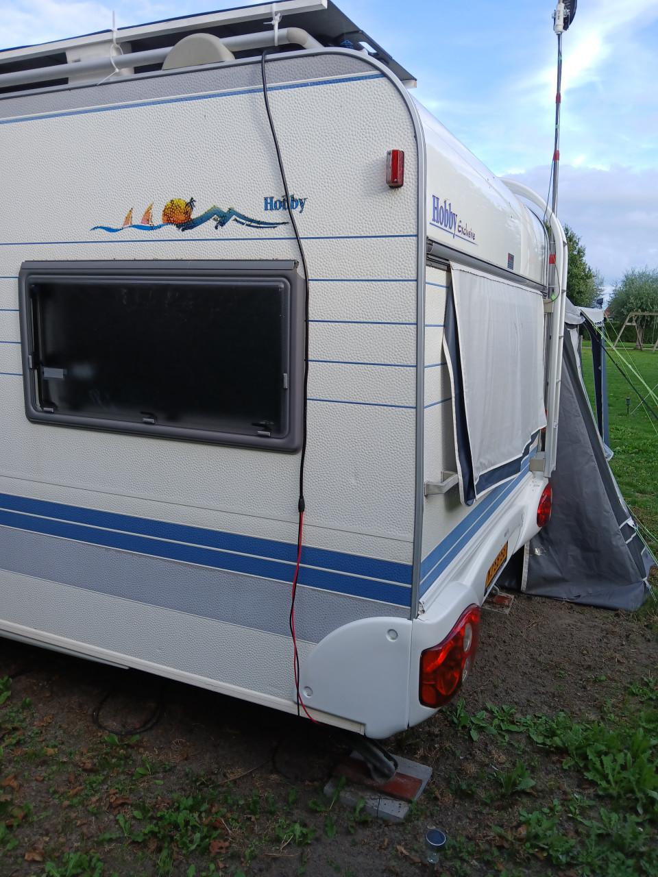 Caravan Hobby 560 UL Exclusive met z.g.a.n. voortent en luifel