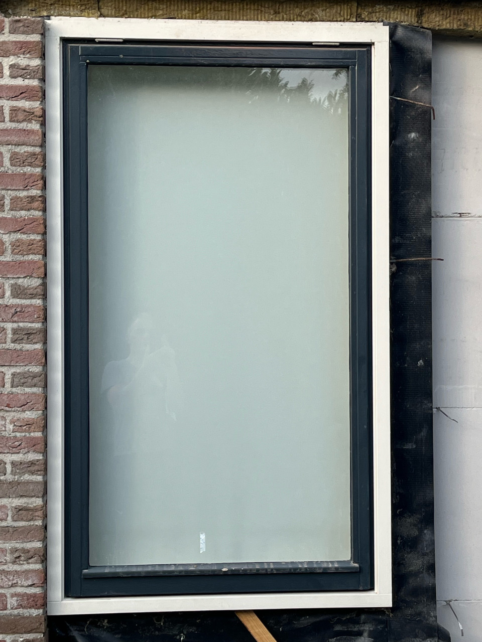 Hardhouten kozijn met dubbel glas