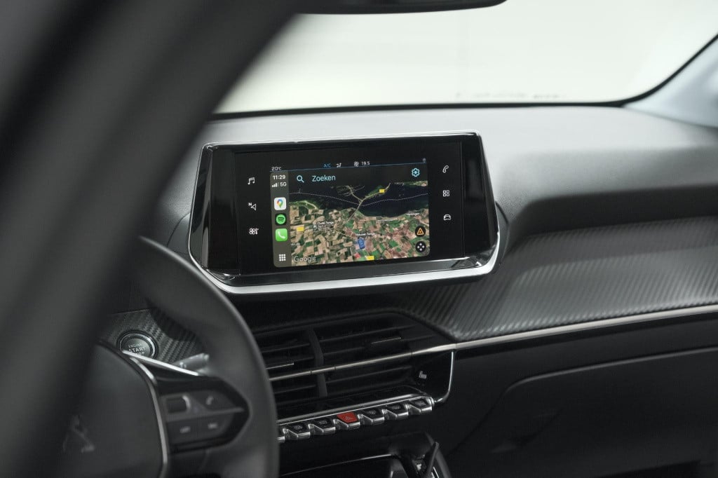 Peugeot 208 puretech 100 allure pack | camera | apple carplay | stoelverwar
