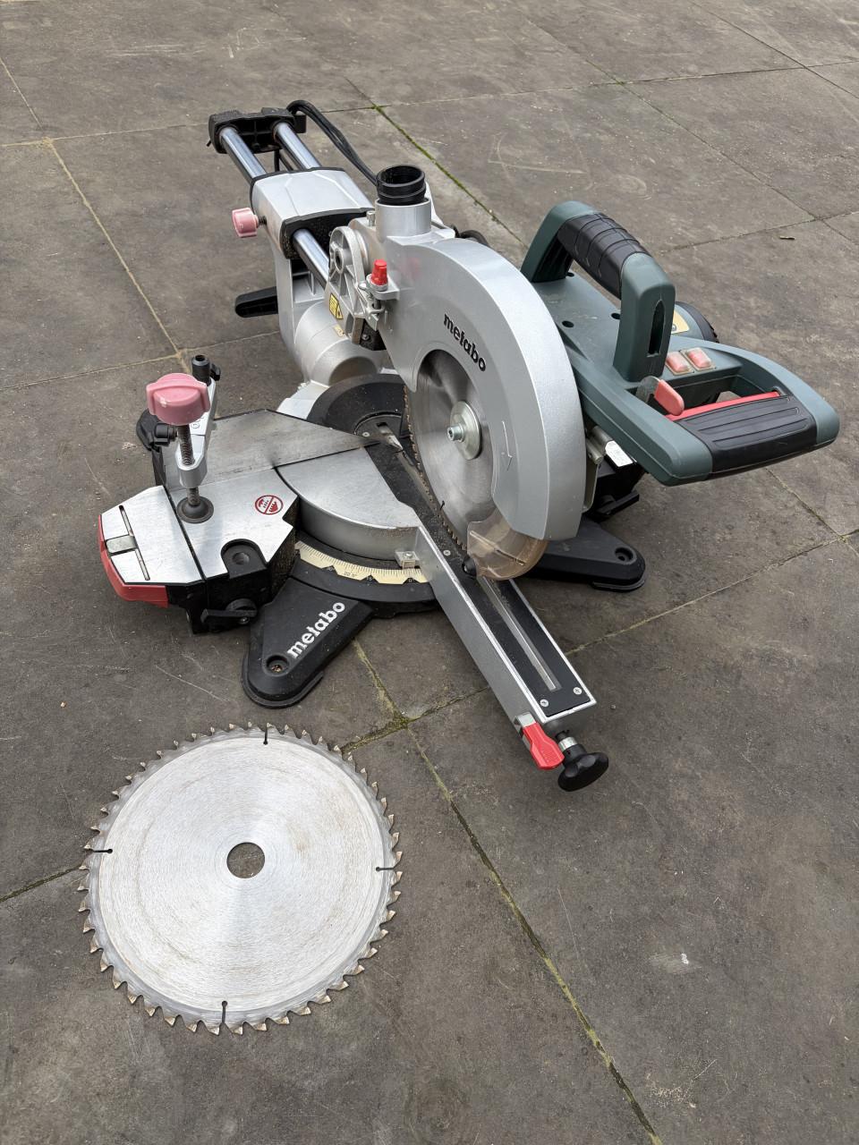 Metabo KGS 254 M Afkortzaag