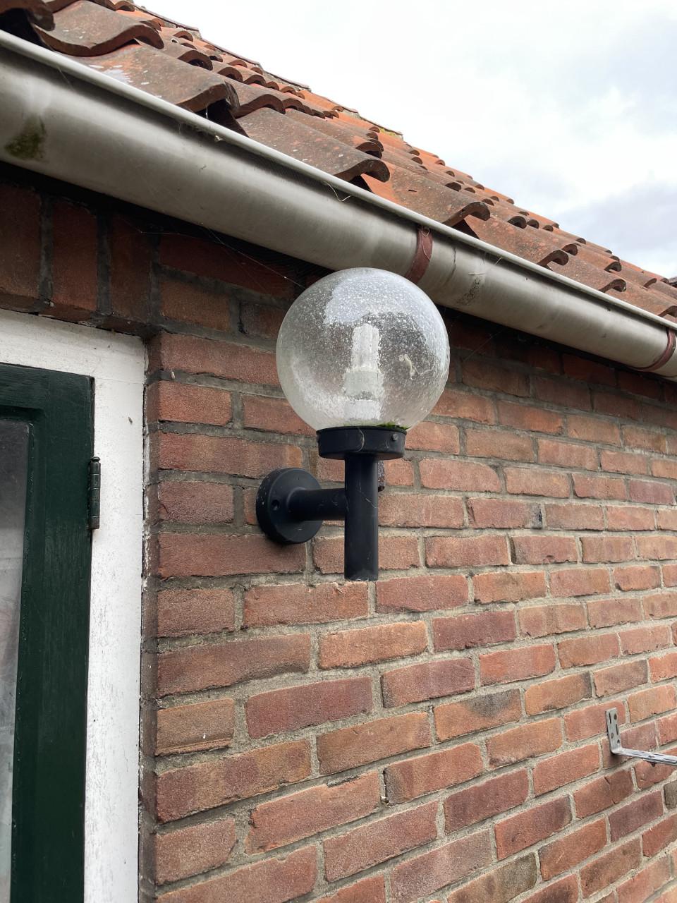 Te Koop 2 dezelfde  buitenlampen