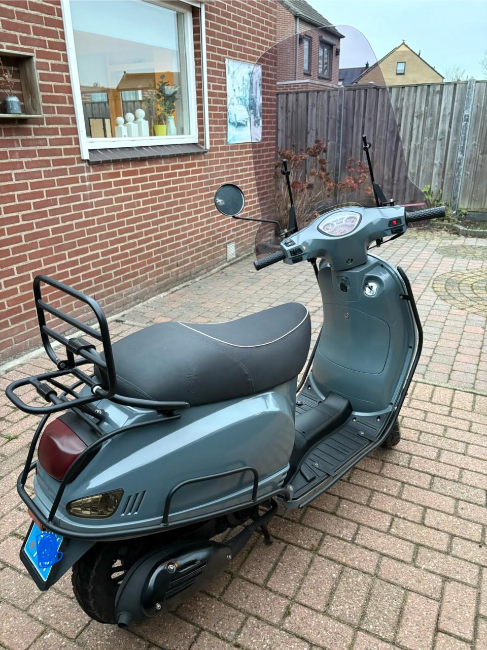 Btc scooter blauw kenteken