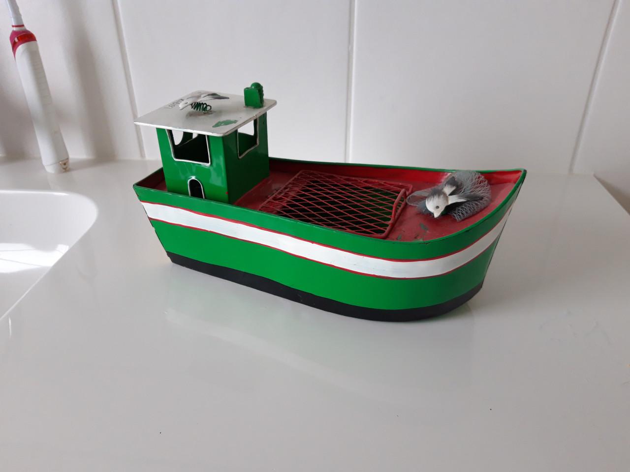 Metalen vissersbootje ( Frankrijk )